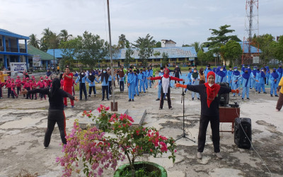 TINGKATKAN IMUNITAS DAN KEBUGARAN TUBUH SAAT PANDEMI, MTs ANNUR GELAR SENAM BERSAMA